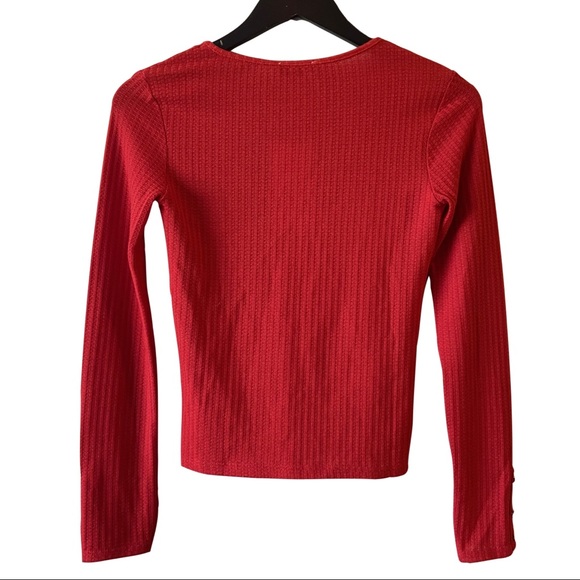 Zara long sleeved crop shirt with button detail. - Picture 2 of 7